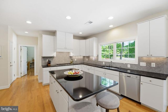 8104 REVATOM CT, Dunn Loring, VA 22027