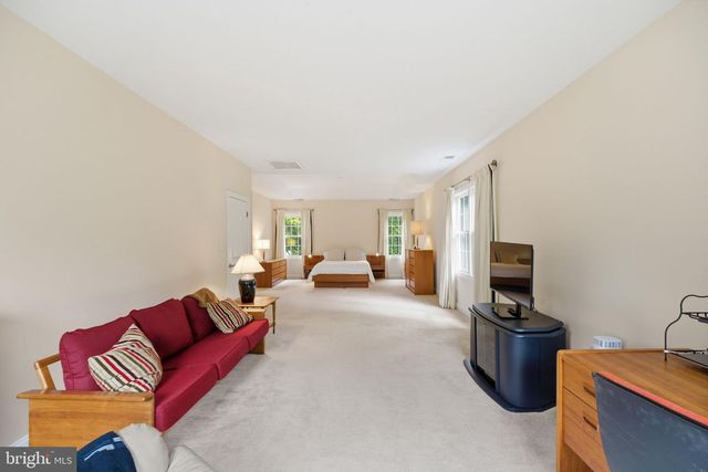 8104 REVATOM CT, Dunn Loring, VA 22027