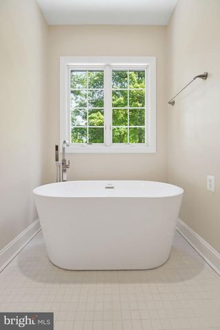 8104 REVATOM CT, Dunn Loring, VA 22027