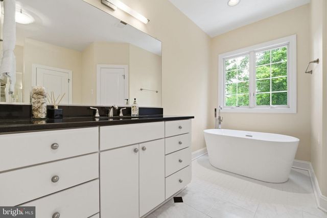 8104 REVATOM CT, Dunn Loring, VA 22027