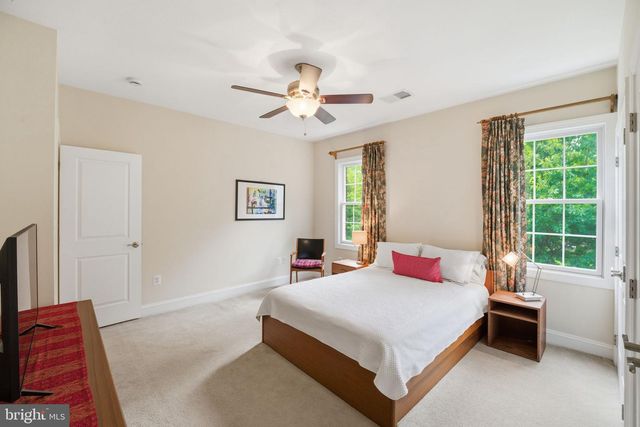 8104 REVATOM CT, Dunn Loring, VA 22027