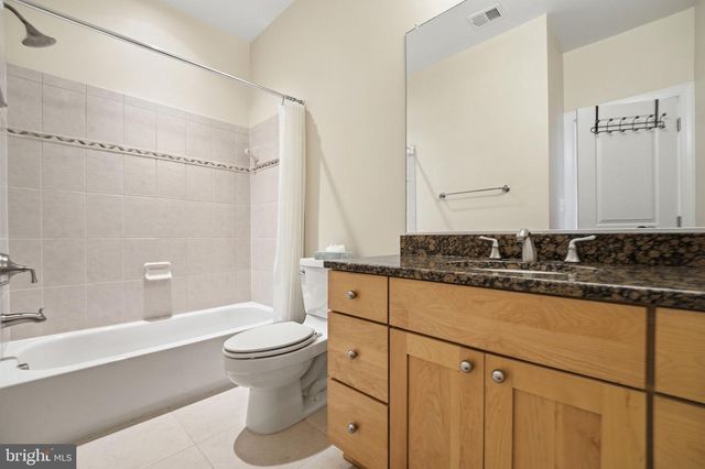 8104 REVATOM CT, Dunn Loring, VA 22027