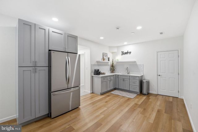 8104 REVATOM CT, Dunn Loring, VA 22027