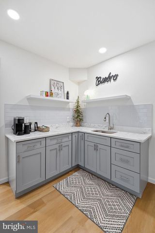 8104 REVATOM CT, Dunn Loring, VA 22027