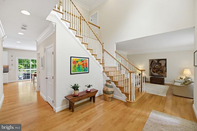 8104 REVATOM CT, Dunn Loring, VA 22027
