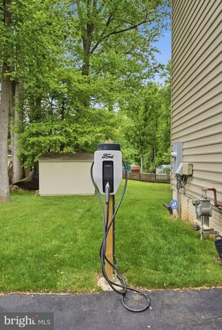 8104 REVATOM CT, Dunn Loring, VA 22027