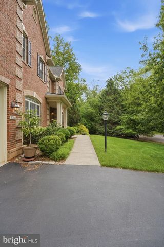 8104 REVATOM CT, Dunn Loring, VA 22027