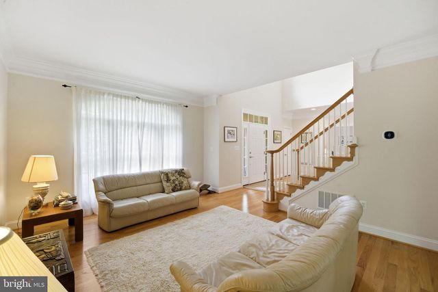 8104 REVATOM CT, Dunn Loring, VA 22027