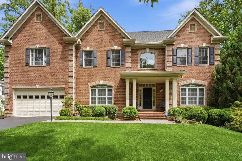 8104 REVATOM CT, Dunn Loring, VA 22027