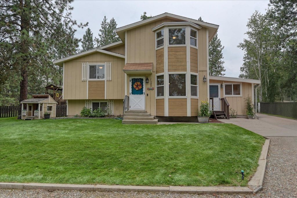 11280 W Meadowview Ln, Nine Mile Falls, WA 99026