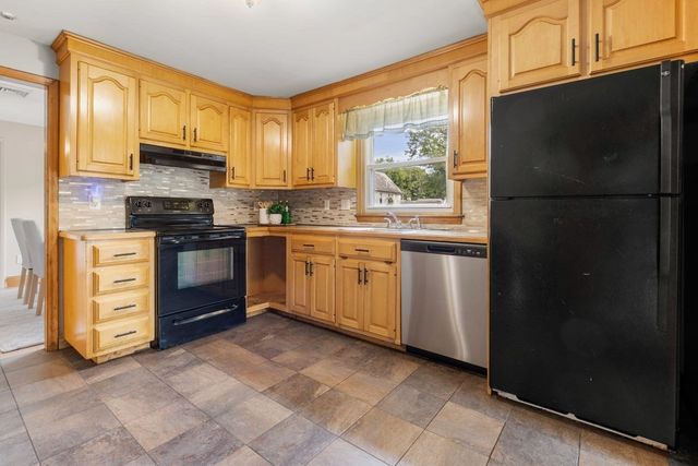 8 Helene St, Quincy, MA 02169
