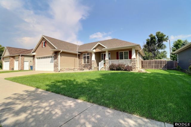 2432 Heritage Lane, Fremont, NE 68025