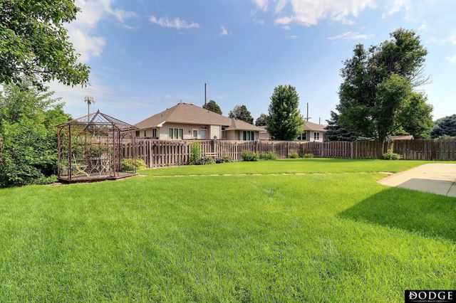 2432 Heritage Lane, Fremont, NE 68025