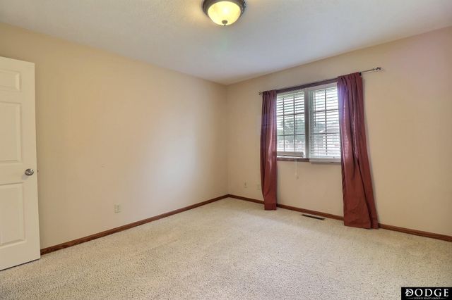 2432 Heritage Lane, Fremont, NE 68025