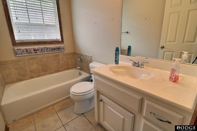 2432 Heritage Lane, Fremont, NE 68025