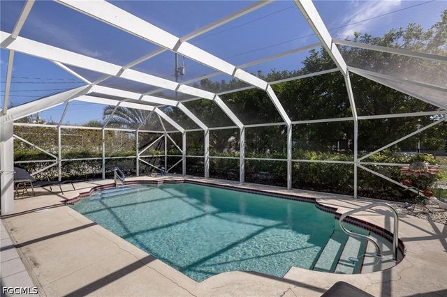 617 SW 9TH AVE, Cape Coral, FL 33991