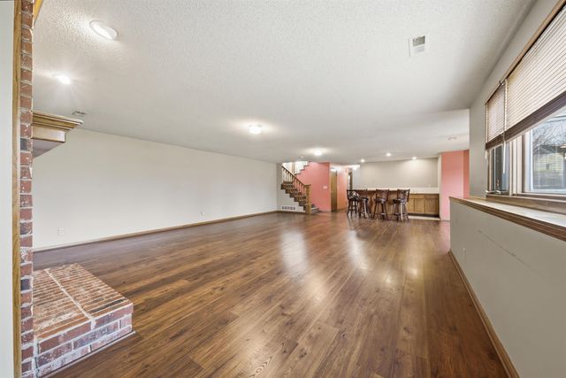 110 N Karren Ct, Wichita, KS 67212