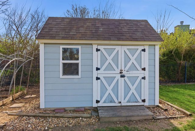 110 N Karren Ct, Wichita, KS 67212