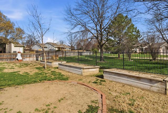 110 N Karren Ct, Wichita, KS 67212