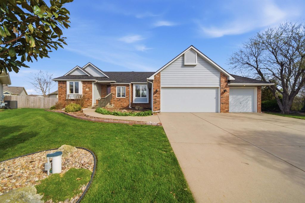 110 N Karren Ct, Wichita, KS 67212