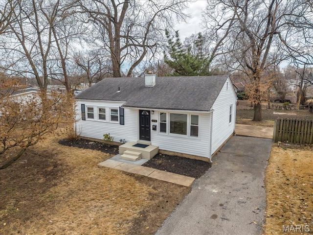 11218 Saint Shawn Lane, St Ann, MO 63074