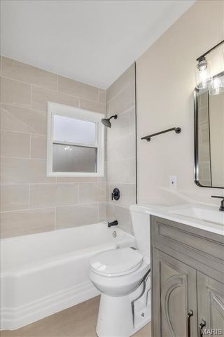 11218 Saint Shawn Lane, St Ann, MO 63074