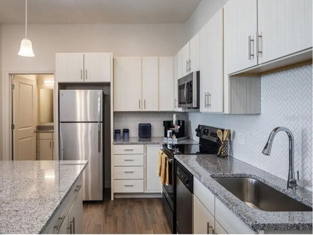 1185 S PINELLAS AVENUE B2, Tarpon Springs, FL 34689