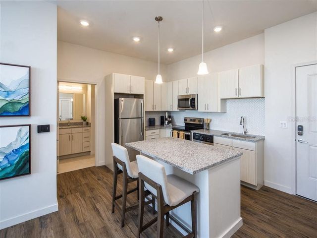 1185 S PINELLAS AVENUE B2, Tarpon Springs, FL 34689