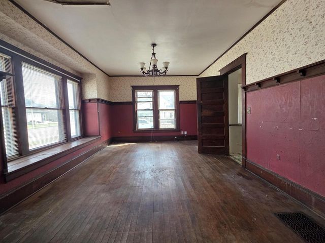 127 N Walnut STREET, Oconomowoc, WI 53066
