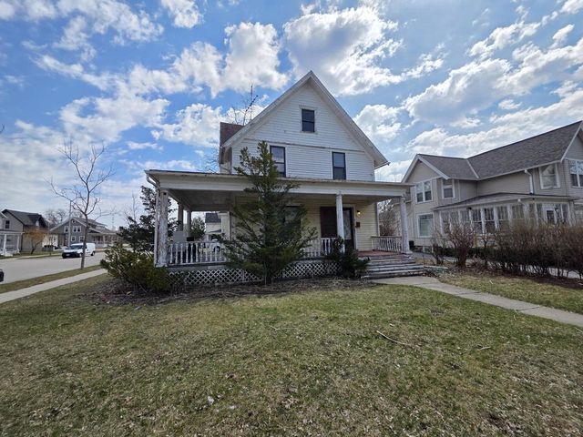 127 N Walnut STREET, Oconomowoc, WI 53066