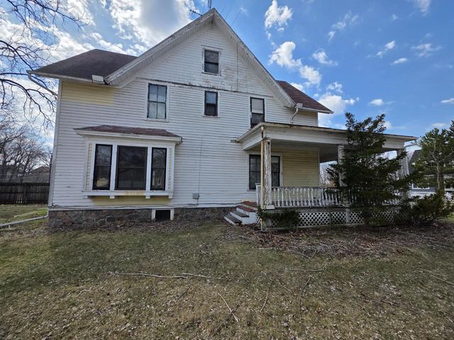 127 N Walnut STREET, Oconomowoc, WI 53066