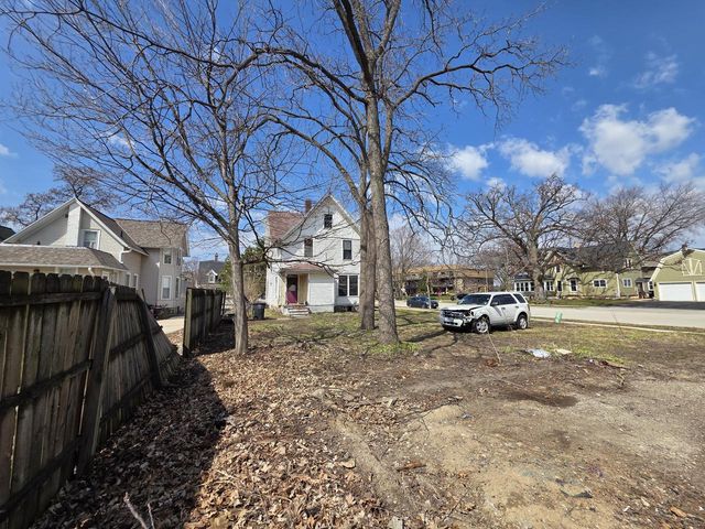 127 N Walnut STREET, Oconomowoc, WI 53066