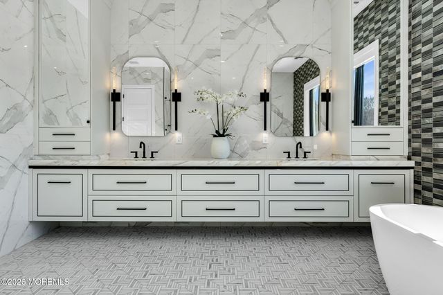 30 Winchester Lane, Holmdel, NJ 07733