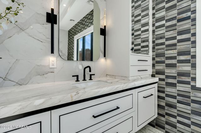 30 Winchester Lane, Holmdel, NJ 07733