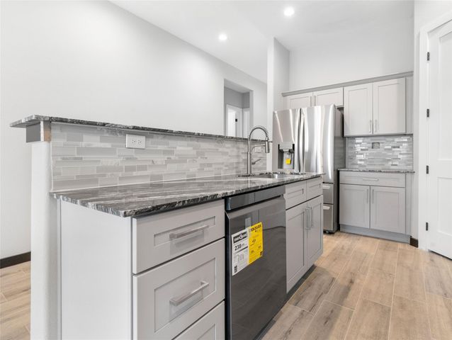 209 Silverleaf Road, Sweeny, TX 77480