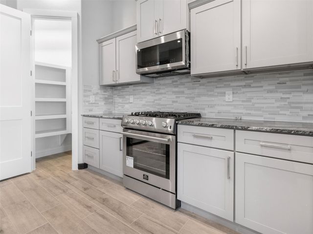 209 Silverleaf Road, Sweeny, TX 77480