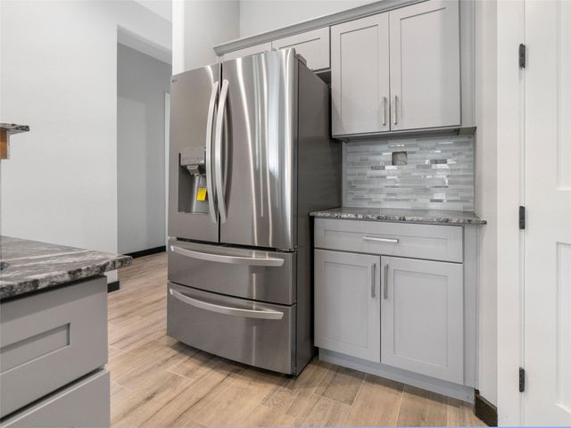 209 Silverleaf Road, Sweeny, TX 77480