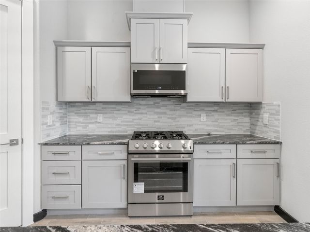 209 Silverleaf Road, Sweeny, TX 77480