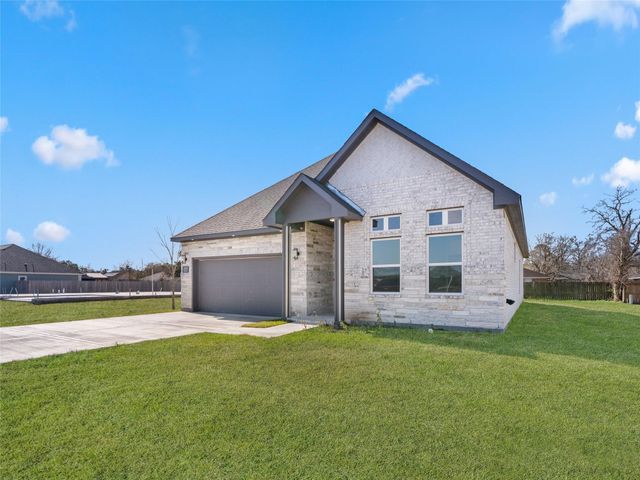 209 Silverleaf Road, Sweeny, TX 77480