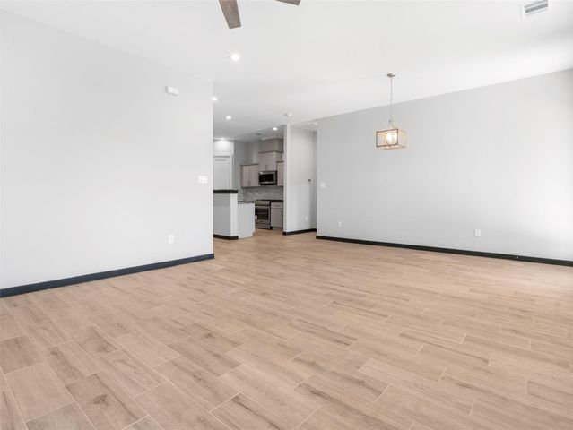 209 Silverleaf Road, Sweeny, TX 77480