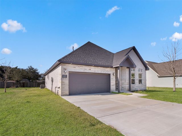 209 Silverleaf Road, Sweeny, TX 77480