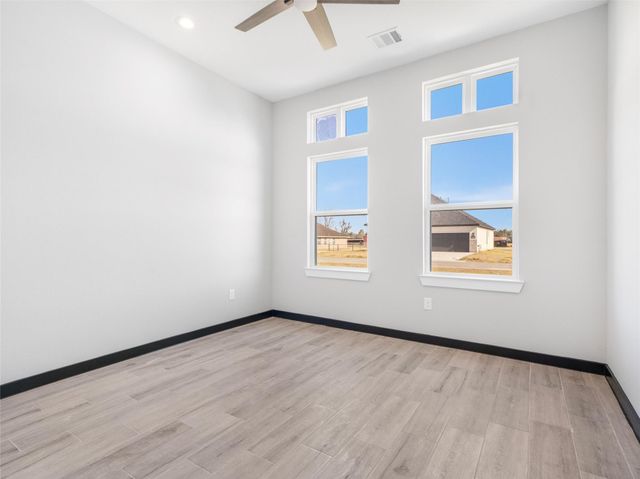 209 Silverleaf Road, Sweeny, TX 77480