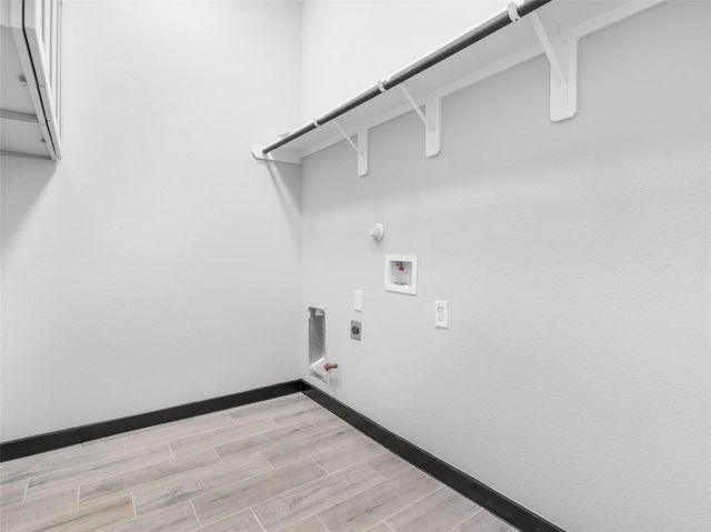 209 Silverleaf Road, Sweeny, TX 77480