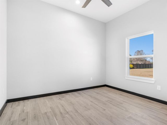 209 Silverleaf Road, Sweeny, TX 77480