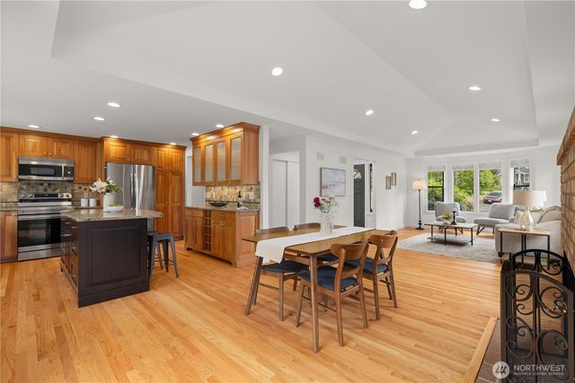 14821 104th Avenue NE, Bothell, WA 98011