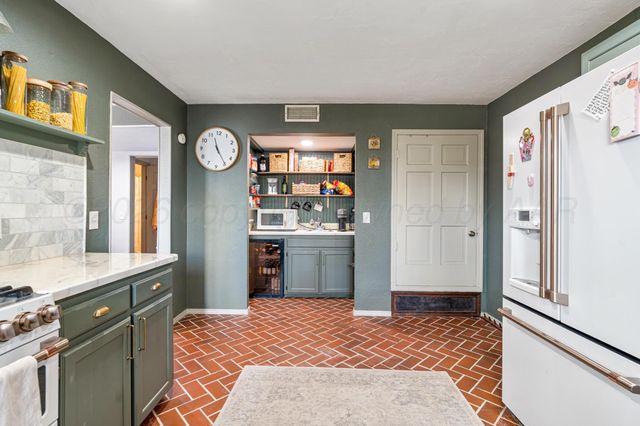 907 BROADMOOR Street, Amarillo, TX 79106
