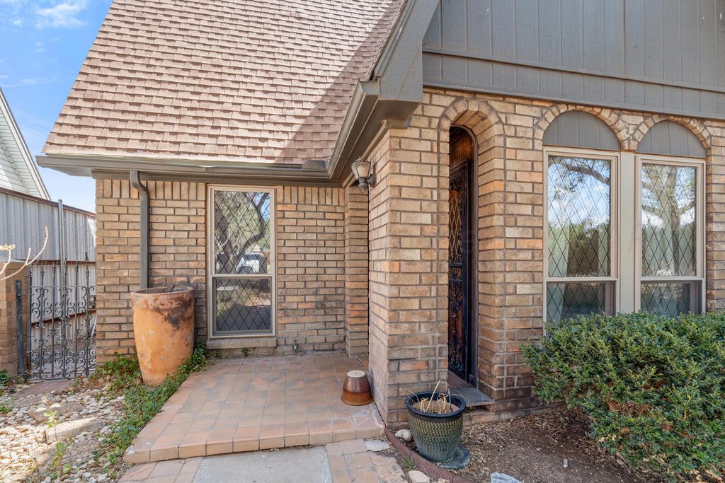 907 BROADMOOR Street, Amarillo, TX 79106