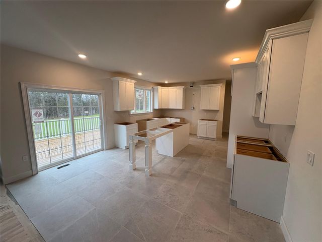 25 Dartmouth Drive, Poughkeepsie, NY 12603