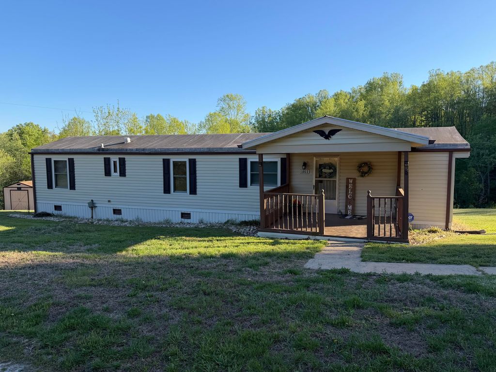 1011 Circle Tee LN, Goodview, VA 24095