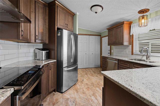 7039 SIESTA STREET, Zephyrhills, FL 33541